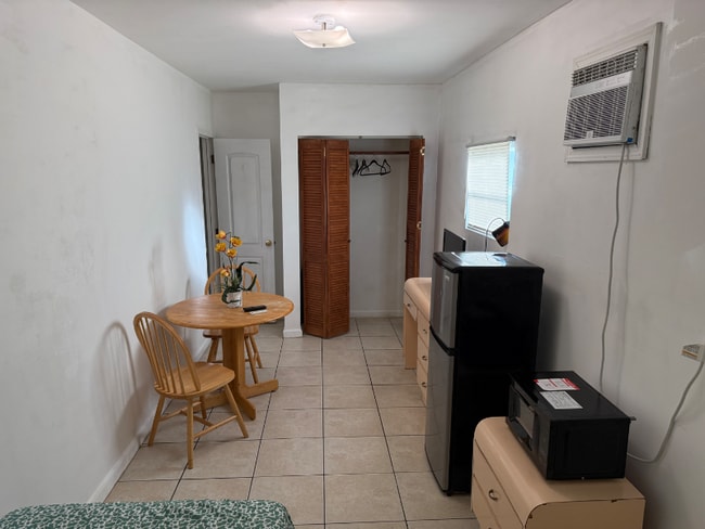 Building Photo - 2000 NE 124th St Rental