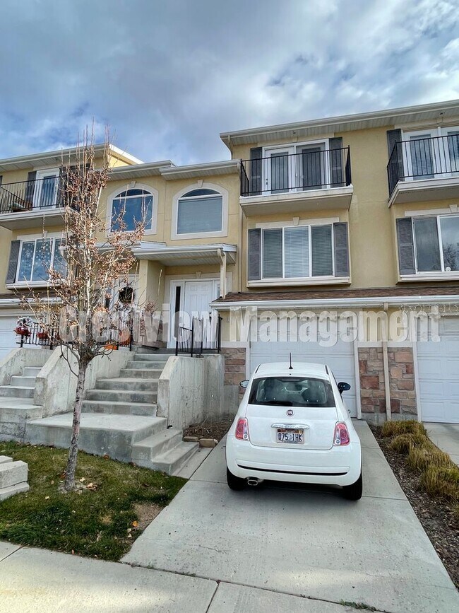 Photo - Charming 3-Bedroom Townhome with Garage in Sandy