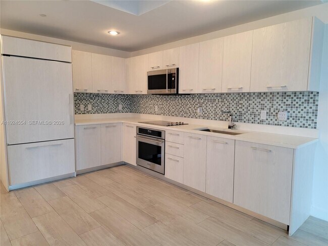 Photo - 55 SW 9th St Unidad 1807