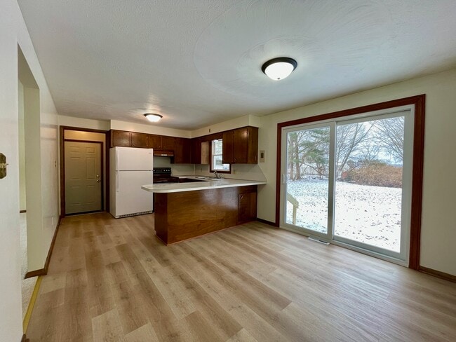 Photo - 9841 Smithdale Ave NE