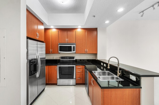 Photo - 701 S Olive Ave Unidad 1010