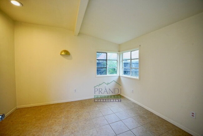 Photo - 740 Bradley Ave