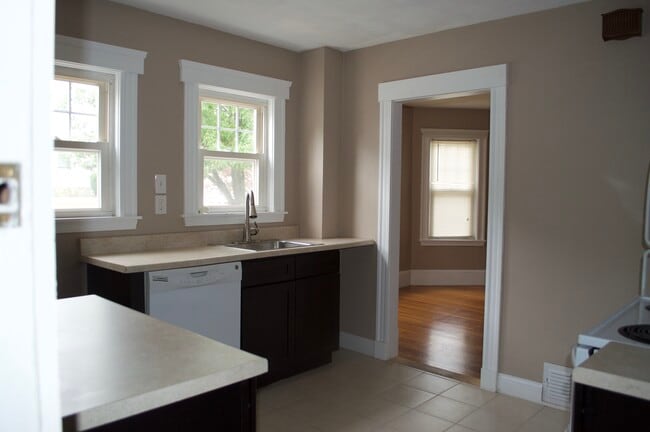 Kitchen - 220 Hancock St Unit 1