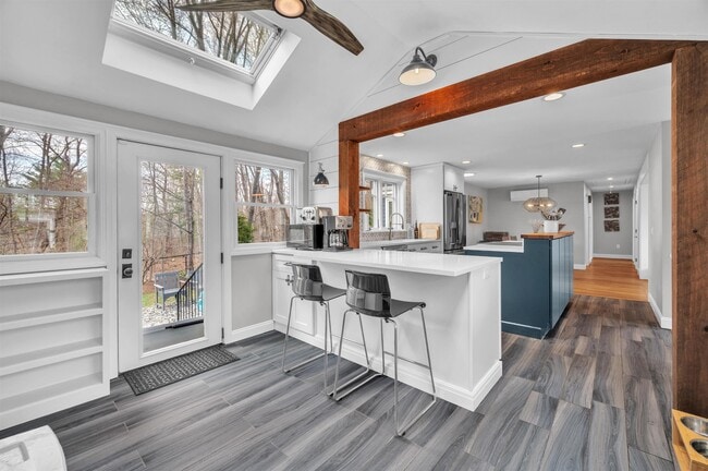 5 Meadow Ln