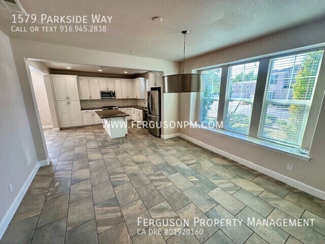 Photo - 1579 Parkside Way