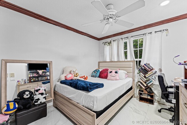 Photo - 2350 NW 5th Ave