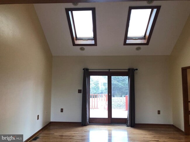 Photo - 114 Meadowbrooke Pl