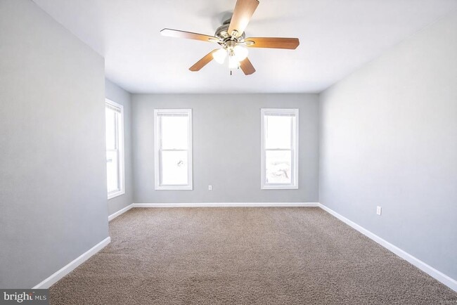 Photo - 48 E Scott St