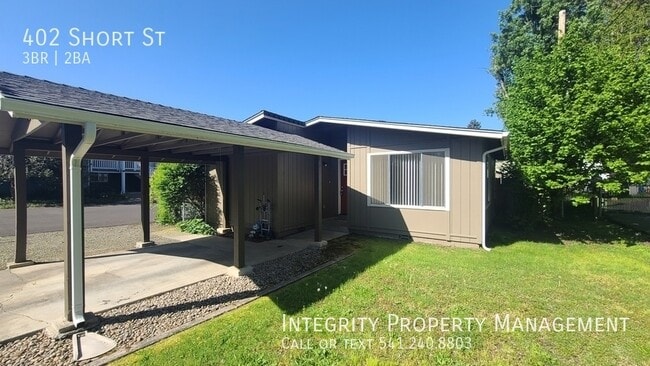 Photo - 402 Short St