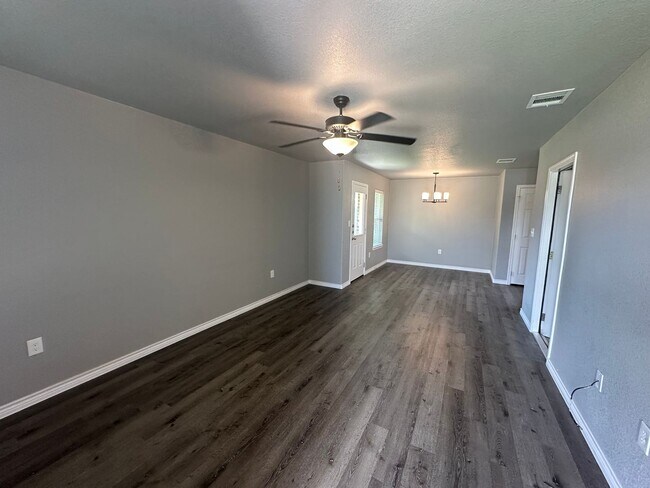 Photo - AVAILABLE NOW - (SECTION 8 ACCEPTED)