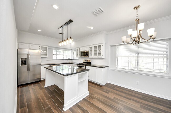 Photo - 5310 Oak Cove Dr