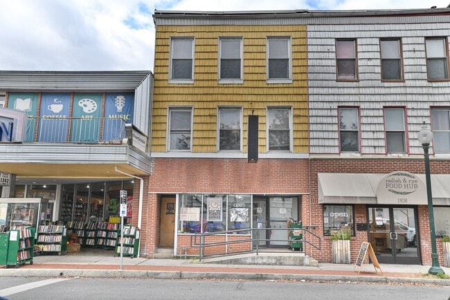 Building Photo - 1306 N 3rd St Unit 3rd Floor