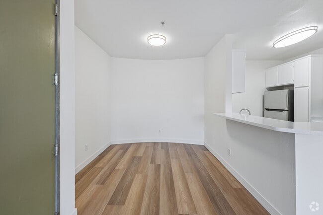 2BR, 2BA - 1040SF - Dining Room