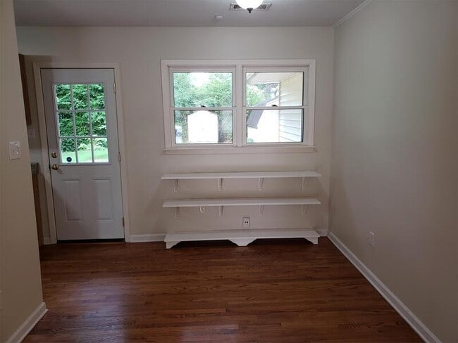 Photo - 548 Mineral Rd