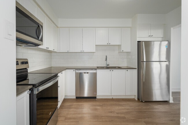 3BR, 2BA - 1,280SF - Kitchen - 1350 Danforth Road