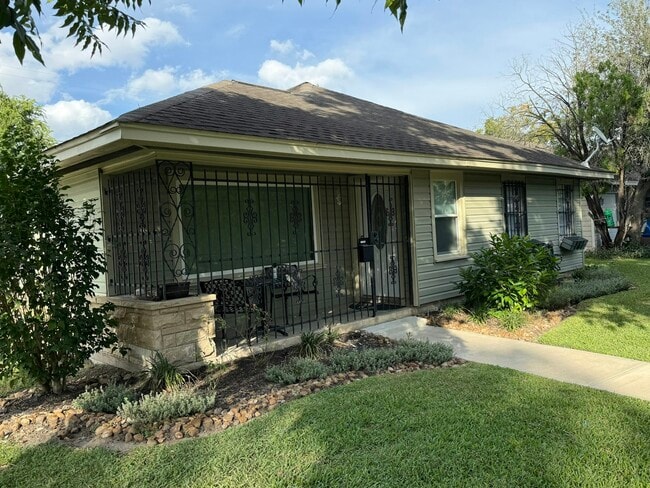 Photo - 4103 Antoinette St