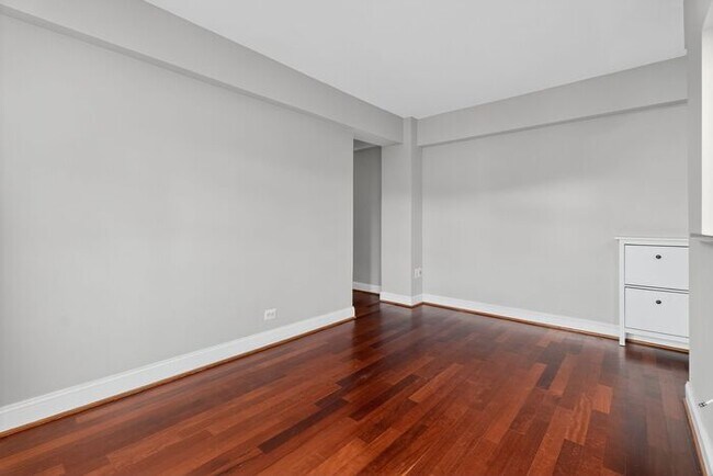 Photo - 2100 19th St NW Unit 402