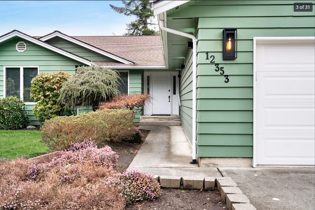 Photo - 3-bedroom Gem On Burlington Golf Course