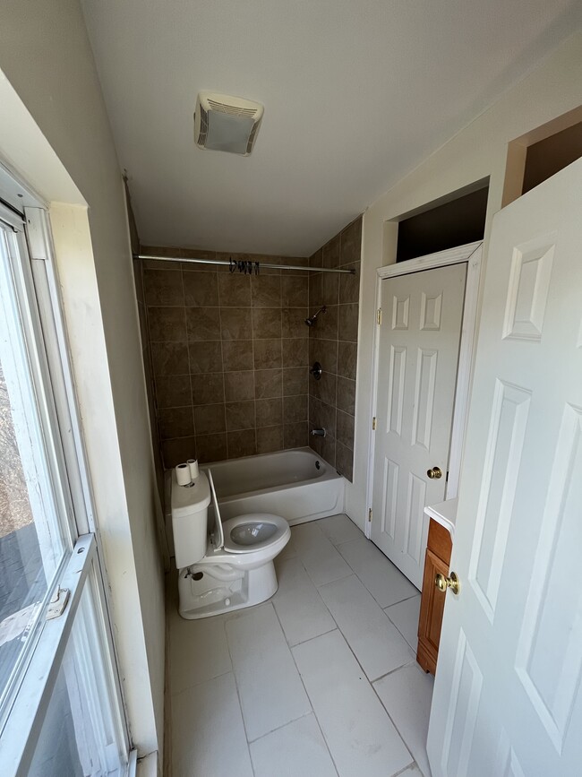 Photo - 2177 Sohn St