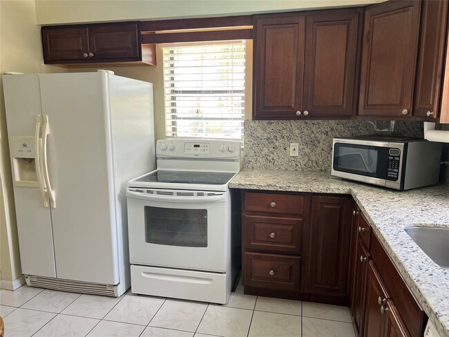 Photo - 445 SE 21st Ave Unidad 201