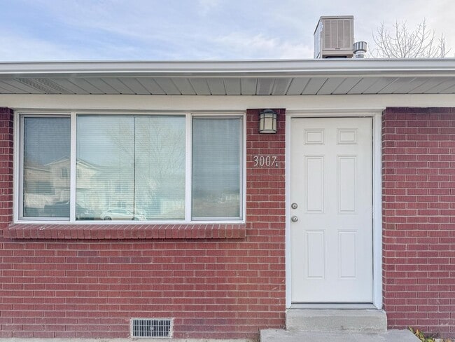 Photo - Charming Duplex with Prime Location in West Valley!