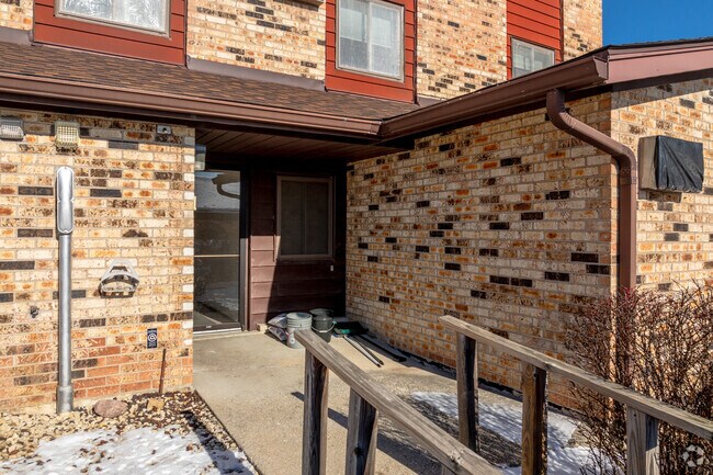 Entrance - Orlan Brook Apartments