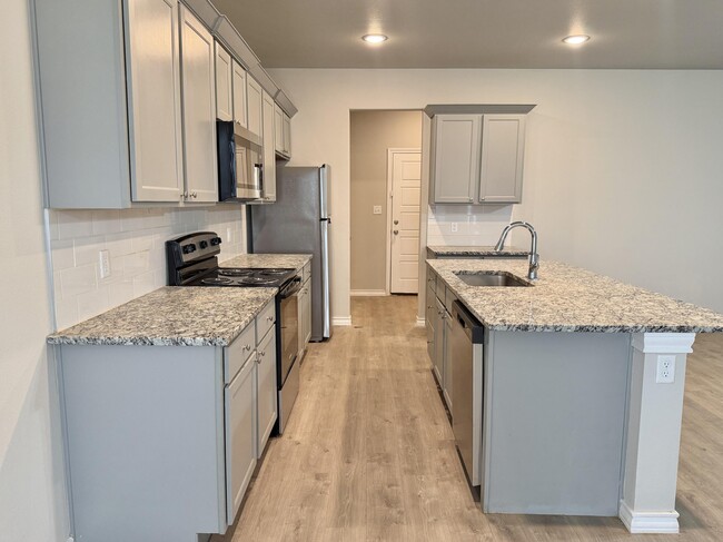 Photo - 723 E 17th St