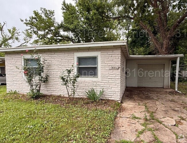 Building Photo - $1100 - 3 bedroom / 1 bathroom - Single Fa... Rental