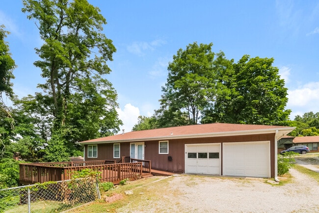 Photo - 331 NW Woodland Rd