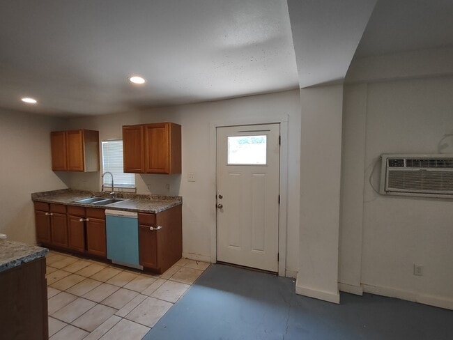 Photo - 1114 S San Marcos Unit 1