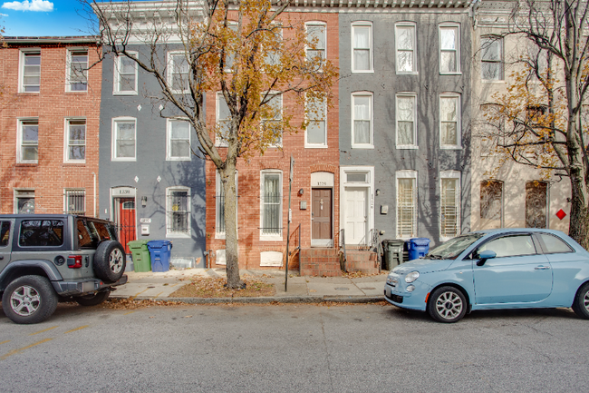 Photo - 1228 W Lombard St House