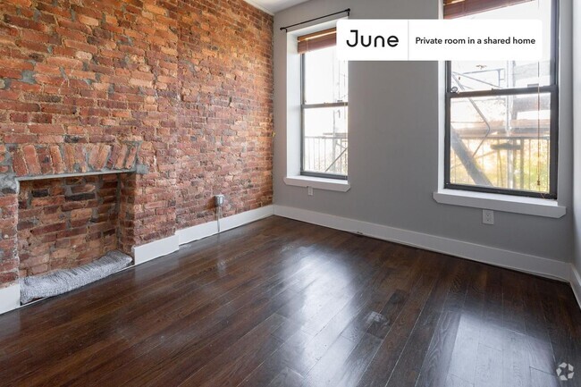 Building Photo - Private bedroom in 4 bed/2 bath Home
