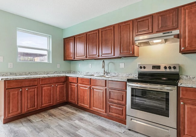 Building Photo - Modern 2BR Townhouse-Style Apartment | 1,010 Sq. Ft. | Renovated Interior | Westbank Expressway L... Unit 1113 #7