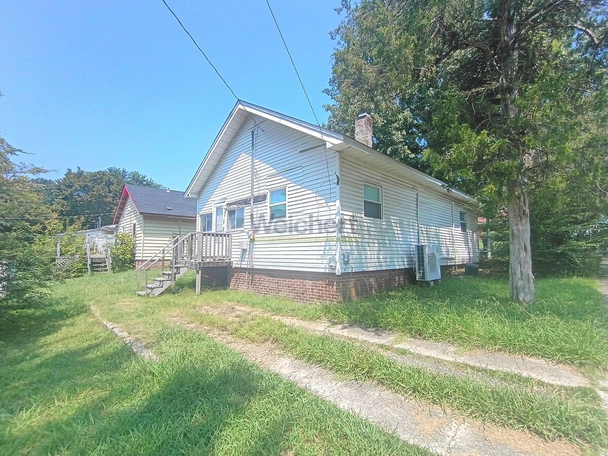 Photo - 900 W Park St