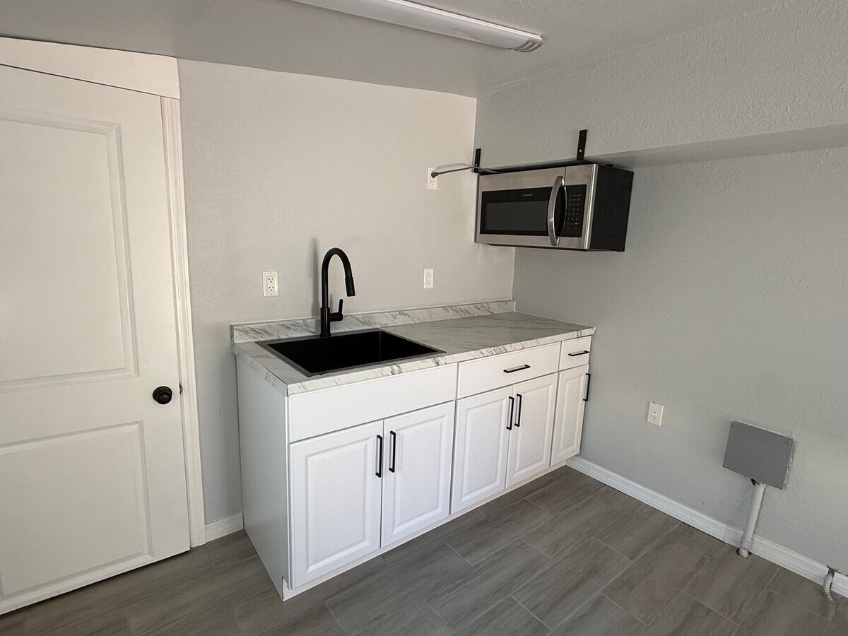 Photo - 3519 20th St W Unidad B