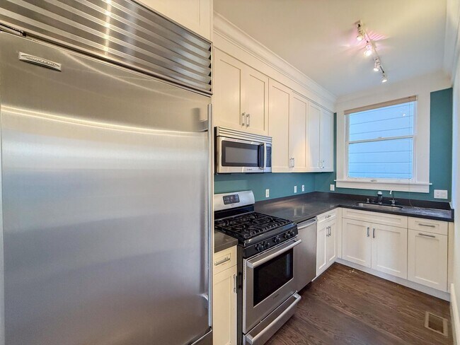 Photo - 3 bed 1 bath Townhome in heart of Mission District
