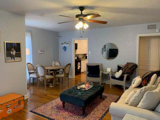 Photo - 2807 Elgin Ave