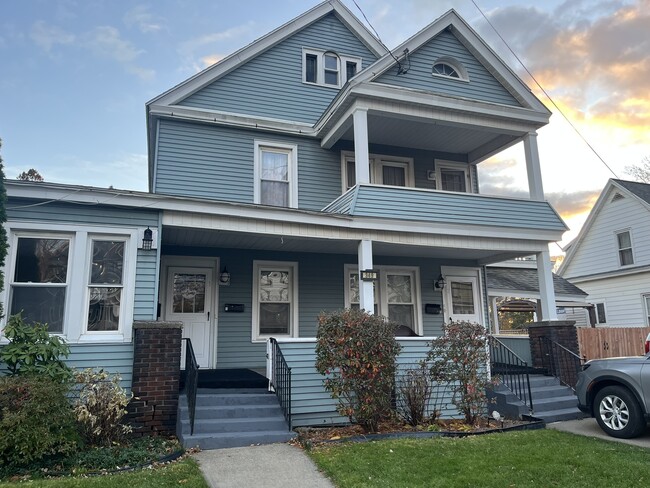 Building Photo - 349 Mohawk Ave Unit 1