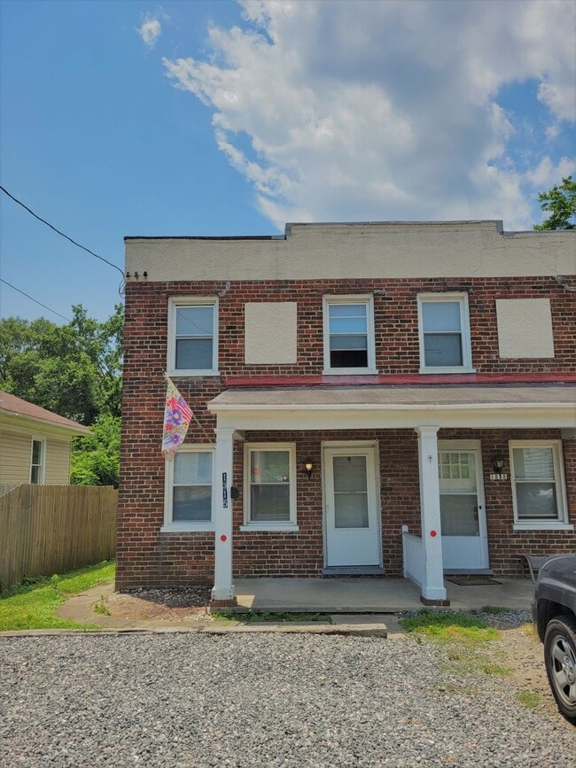 1315 Byron St