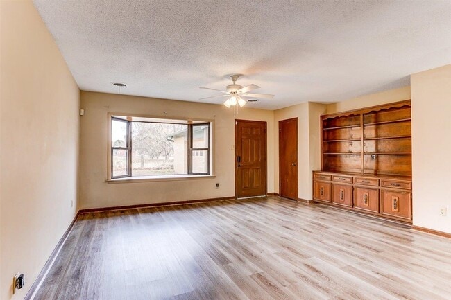 Photo - 111 Templeton Rd