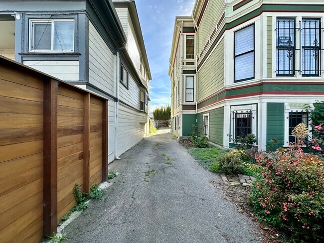 Photo - 817 Foothill Blvd Unit 817 foothill Blvd Oakland CA 9466