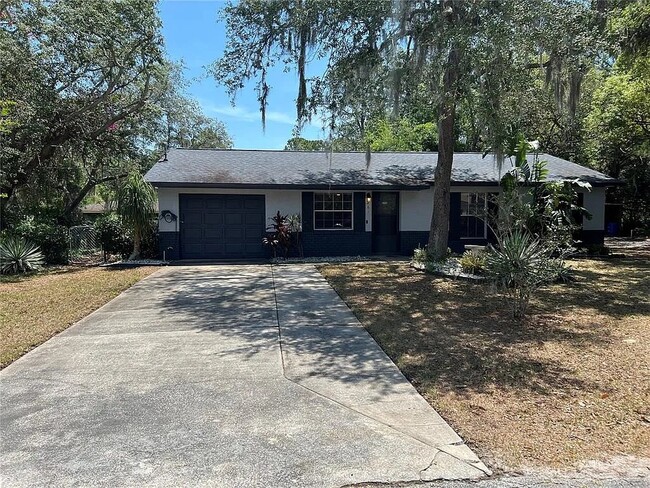 Front facing Marta Rd - 261 Deleon Rd House