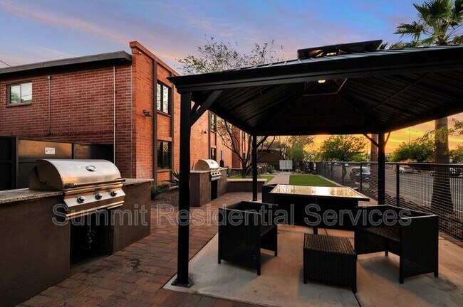 Photo - 814 E 9th St Unidad 18