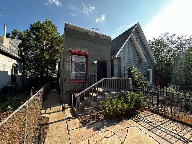 "Charming 1-Bed Oasis in Denver's Heart – Cozy Comforts!"