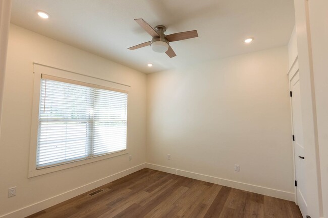 Photo - New Construction 4bd/3ba Townhouse