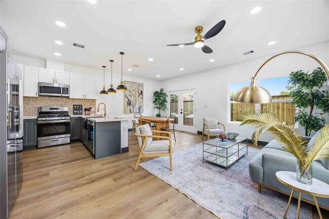 Photo - 7117 Springdale St