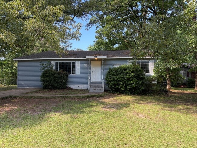 Photo - Charming 3BR Cottage with Spacious Master Suite