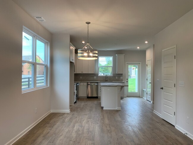 Photo - 1250 Hope Vlg Wy