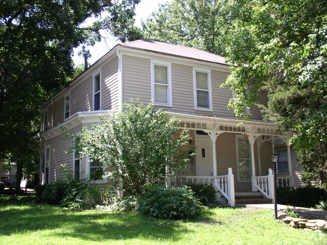 Building Photo - 945 Maine St Rental