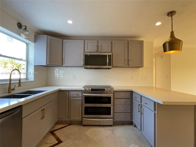 Photo - 1107 NE 8th St